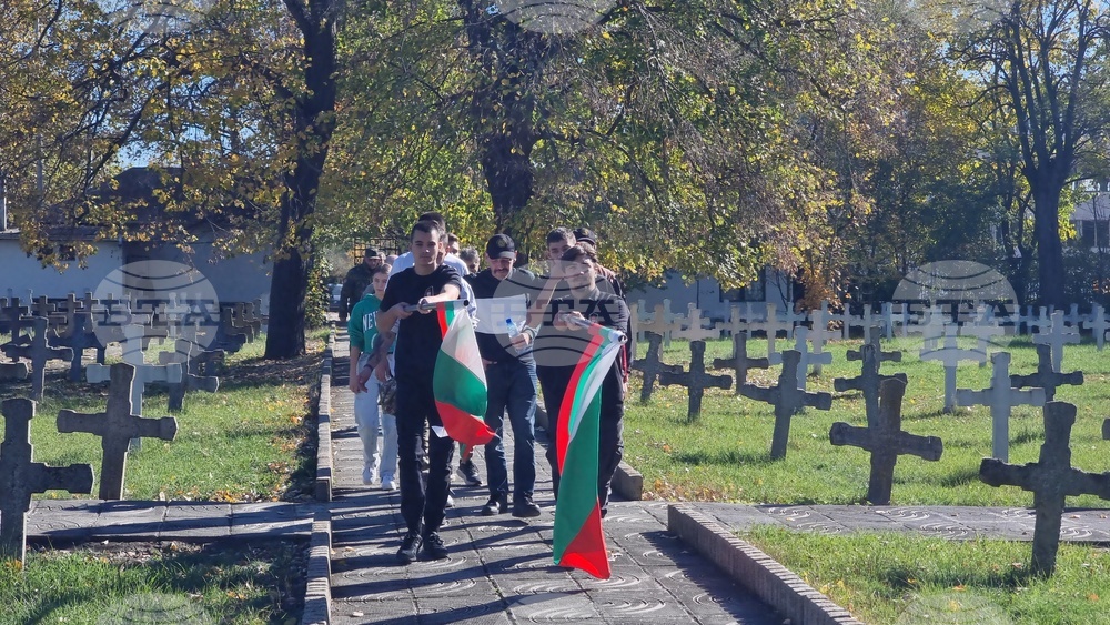 Добрич - панихида - Военно гробище-музей