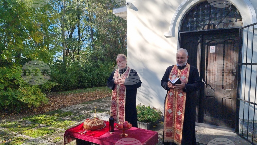 Добрич - панихида - Военно гробище-музей
