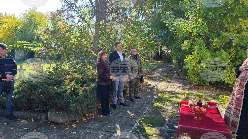 Добрич - панихида - Военно гробище-музей