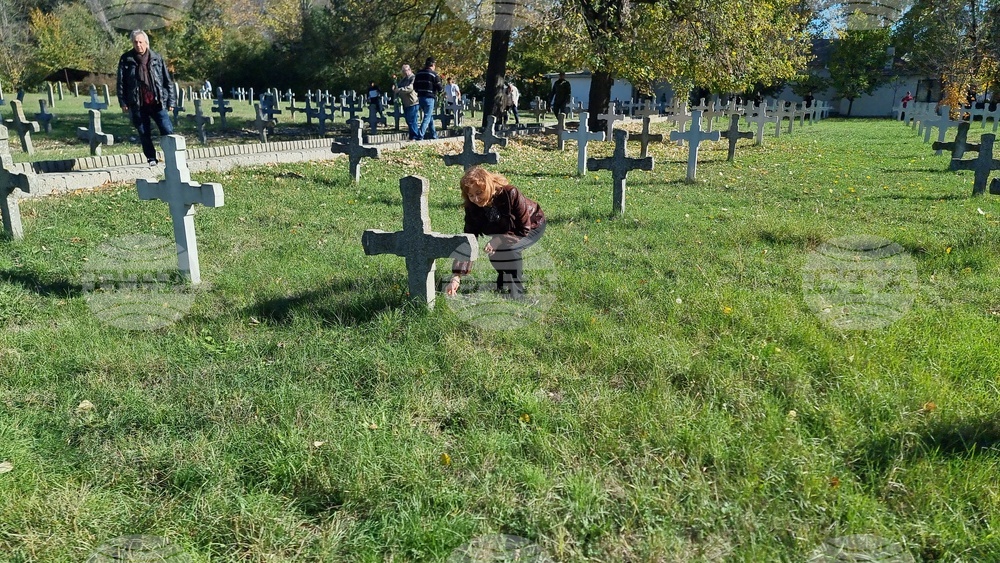 Добрич - панихида - Военно гробище-музей