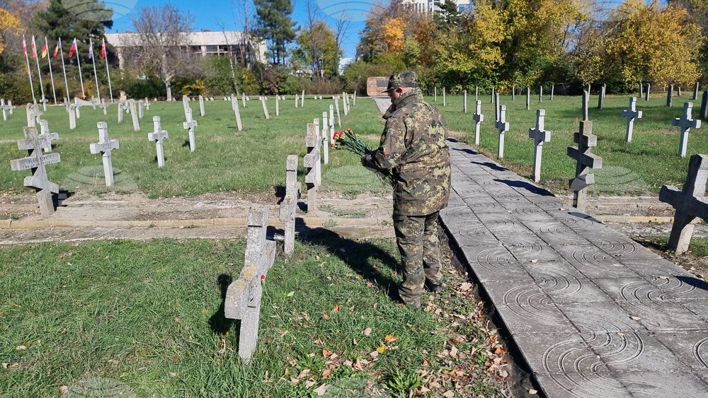 Добрич - панихида - Военно гробище-музей