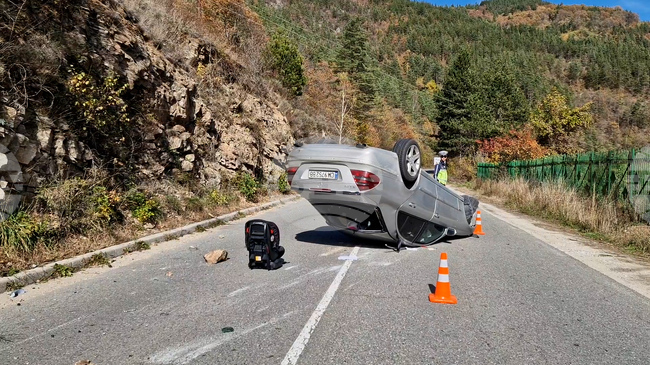 Майка и дете пострадаха при катастрофа край смолянското село Ровино