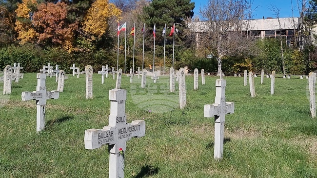 В Добрич почетоха паметта на загиналите във войните с панихида и поднасяне на цветя на Военното гробище -музей