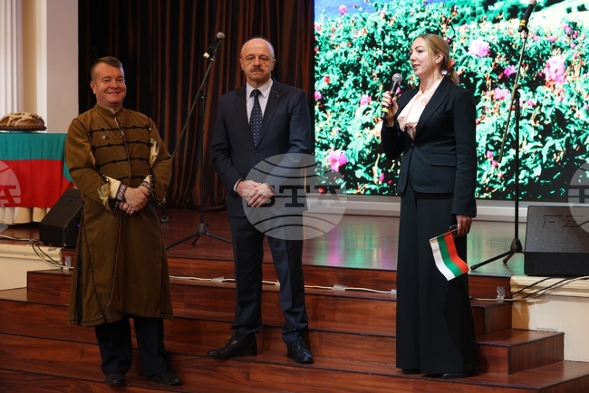 Елена Слатинска-Ованезова, временно управляващата Българското посолство в Киев: Денят на народните будители е празник на знанието, стремежа и българския дух