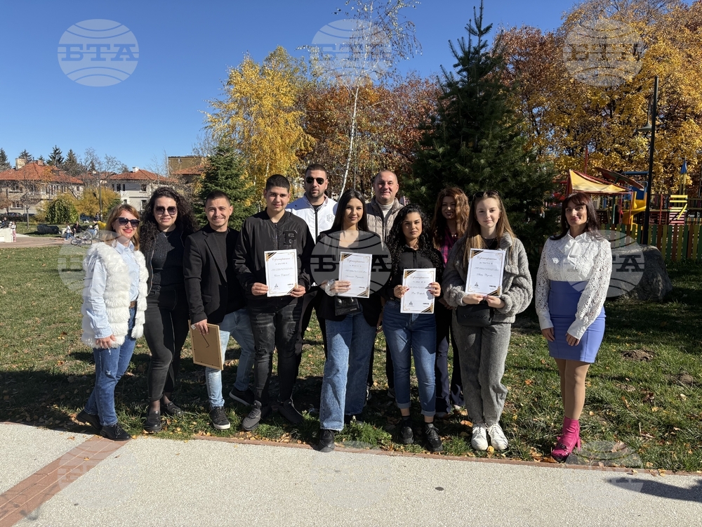 Ученици бяха отличени за участието си в конкурс, посветен на издирването на цитати, мисли и откъси за Самоков