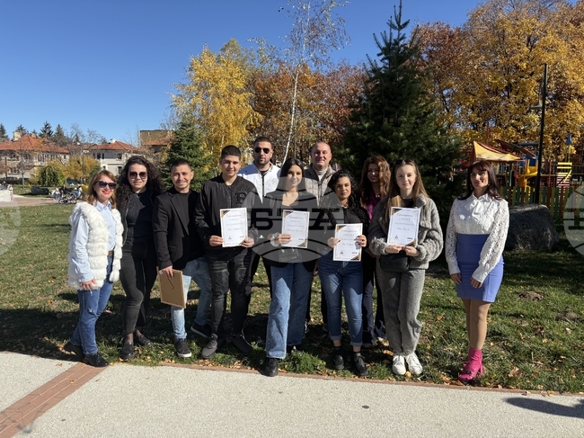 Ученици бяха отличени за участието си в конкурс, посветен на издирването на цитати, мисли и откъси за Самоков