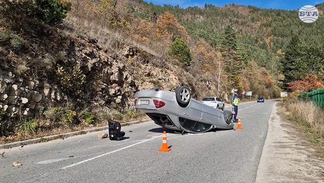 Майка и дете пострадаха при катастрофа край смолянското село Ровино