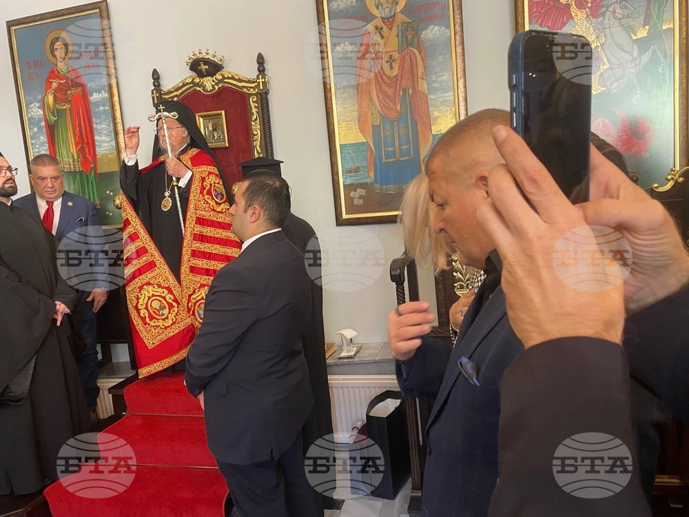 Турция - Истанбул - църква „Св. Иван Рилски“ - литургия