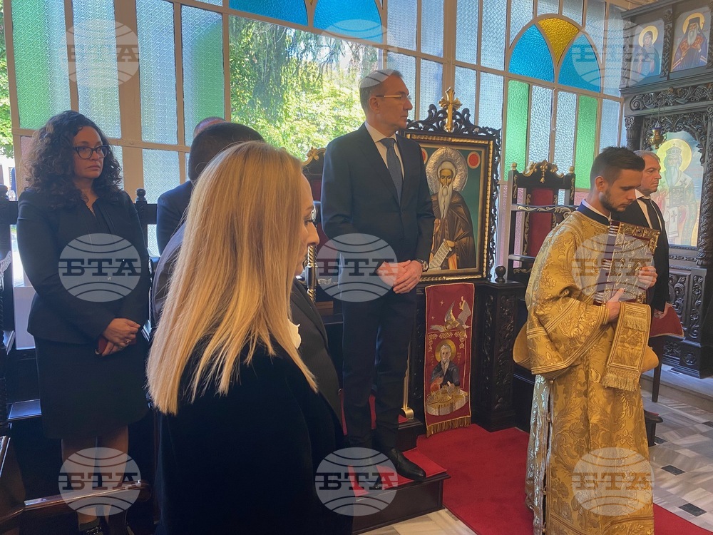 Турция - Истанбул - църква „Св. Иван Рилски“ - литургия