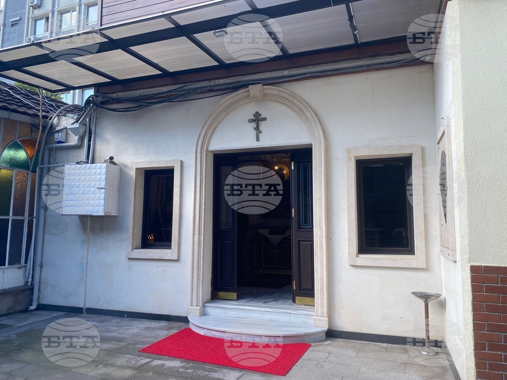 Турция - Истанбул - църква „Св. Иван Рилски“ - литургия