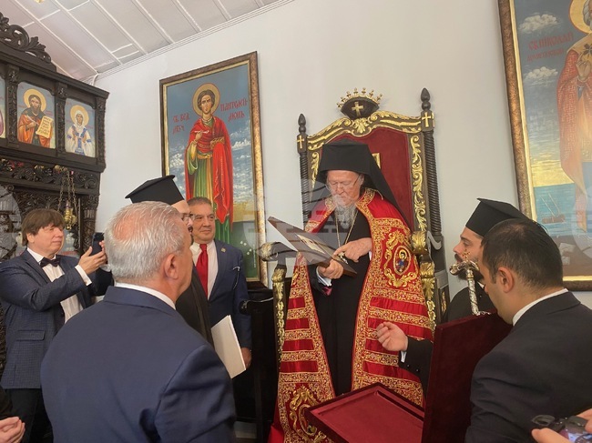 Турция - Истанбул - църква „Св. Иван Рилски“ - литургия