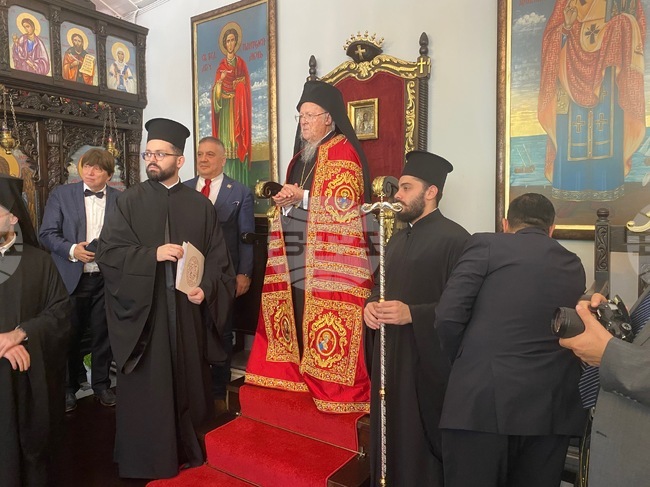 Ремонтираната българска църква "Св. Иван Рилски" бе осветена в Истанбул в присъствието на Вселенския патриарх и гости от България