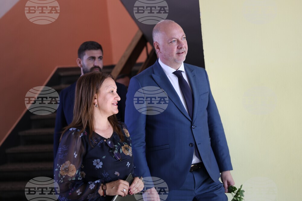 Разлог - Росен Желязков - училище - посещение