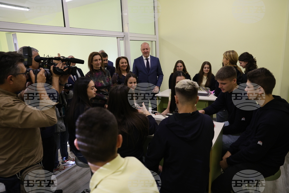 Разлог - Росен Желязков - училище - посещение