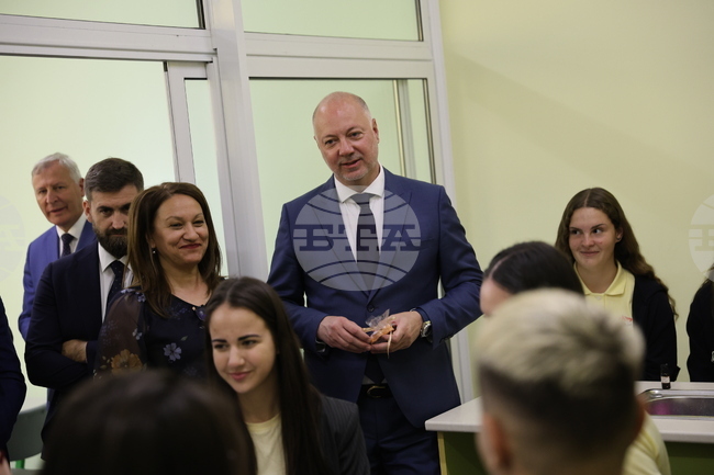 Разлог - Росен Желязков - училище - посещение