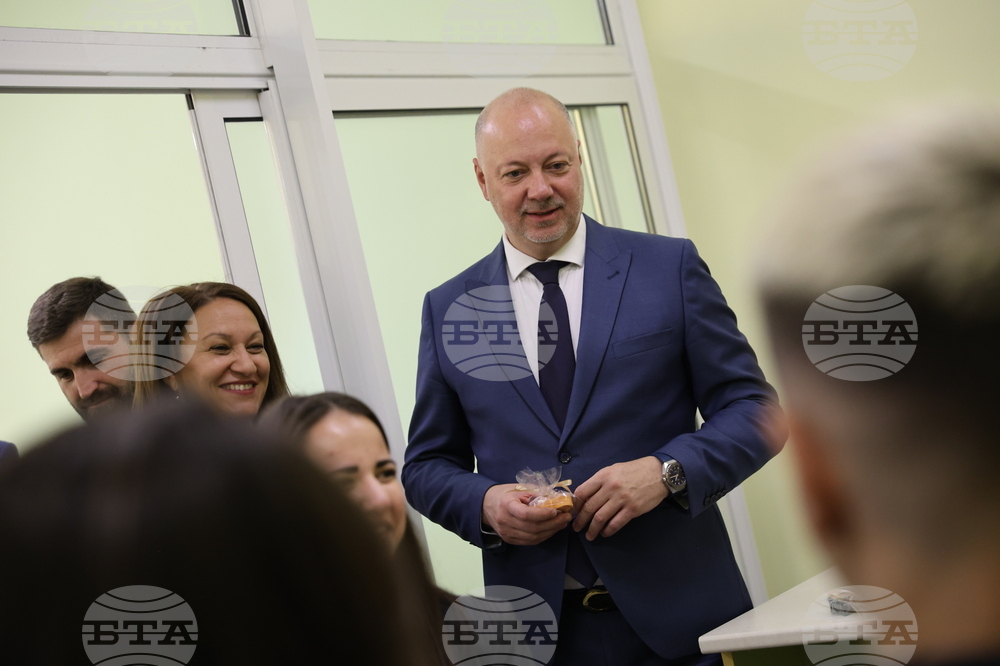 Разлог - Росен Желязков - училище - посещение