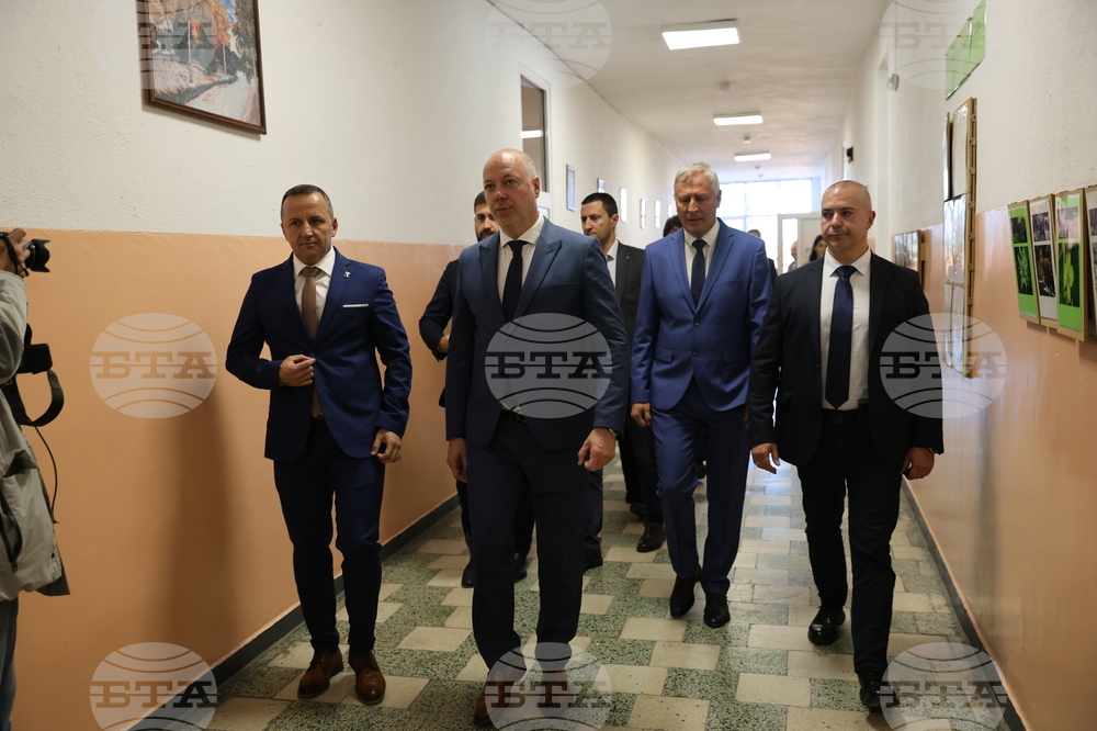 Разлог - Росен Желязков - училище - посещение