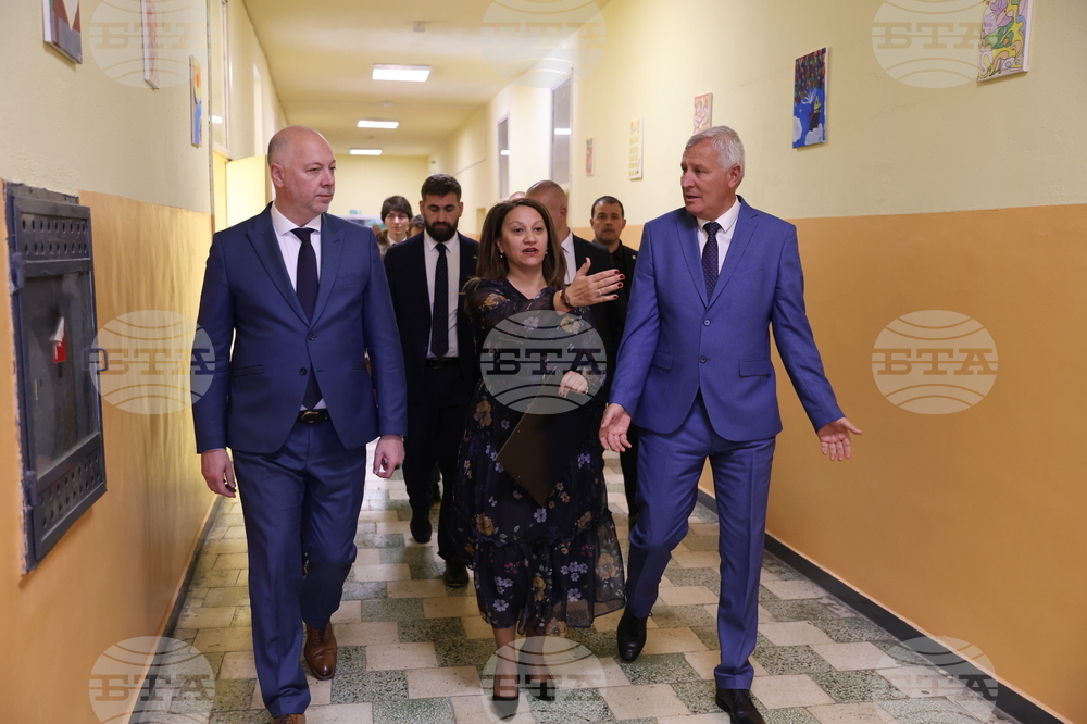 Разлог - Росен Желязков - училище - посещение