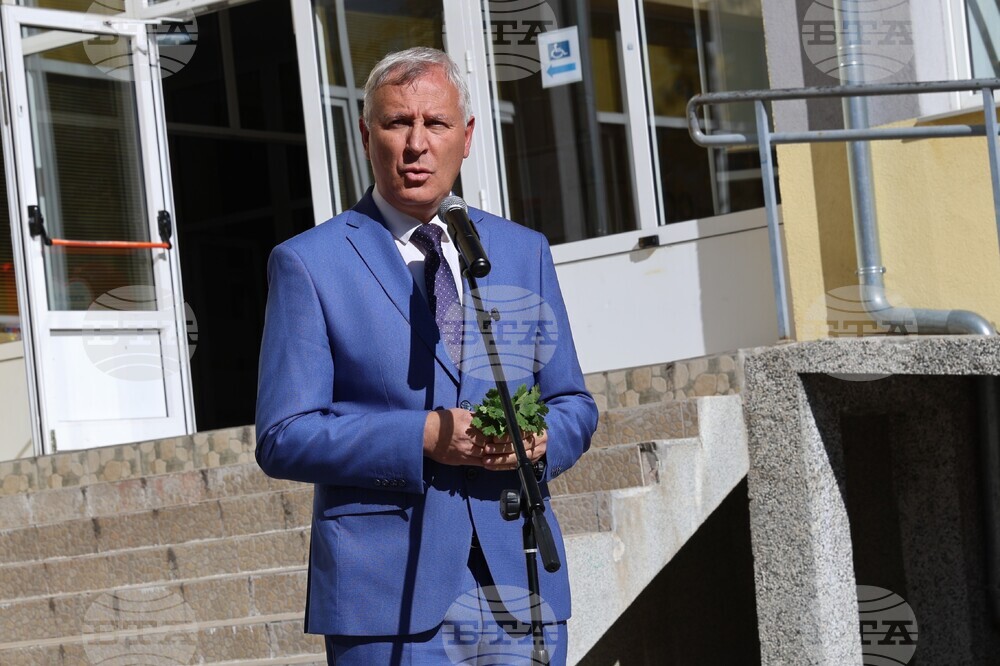 Разлог - Росен Желязков - училище - посещение