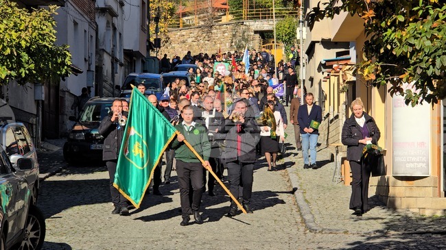 В туризма и културата е силата да обединим миналото, настоящето и бъдещето на Тетевен, каза на празника на града кметът Мадлена Бояджиева