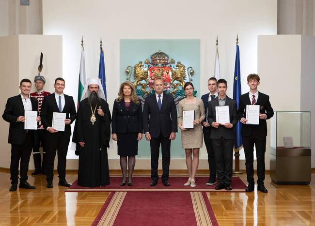 Държавният глава: Подобно на нашите възрожденци само с традициите и родолюбието можем да търсим заедно мястото на България в модерния свят