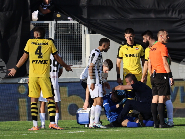 От Ботев (Пловдив) разпространиха официалната позиция на своя вратар Даниел Наумов след прекратеното дерби с Локомотив