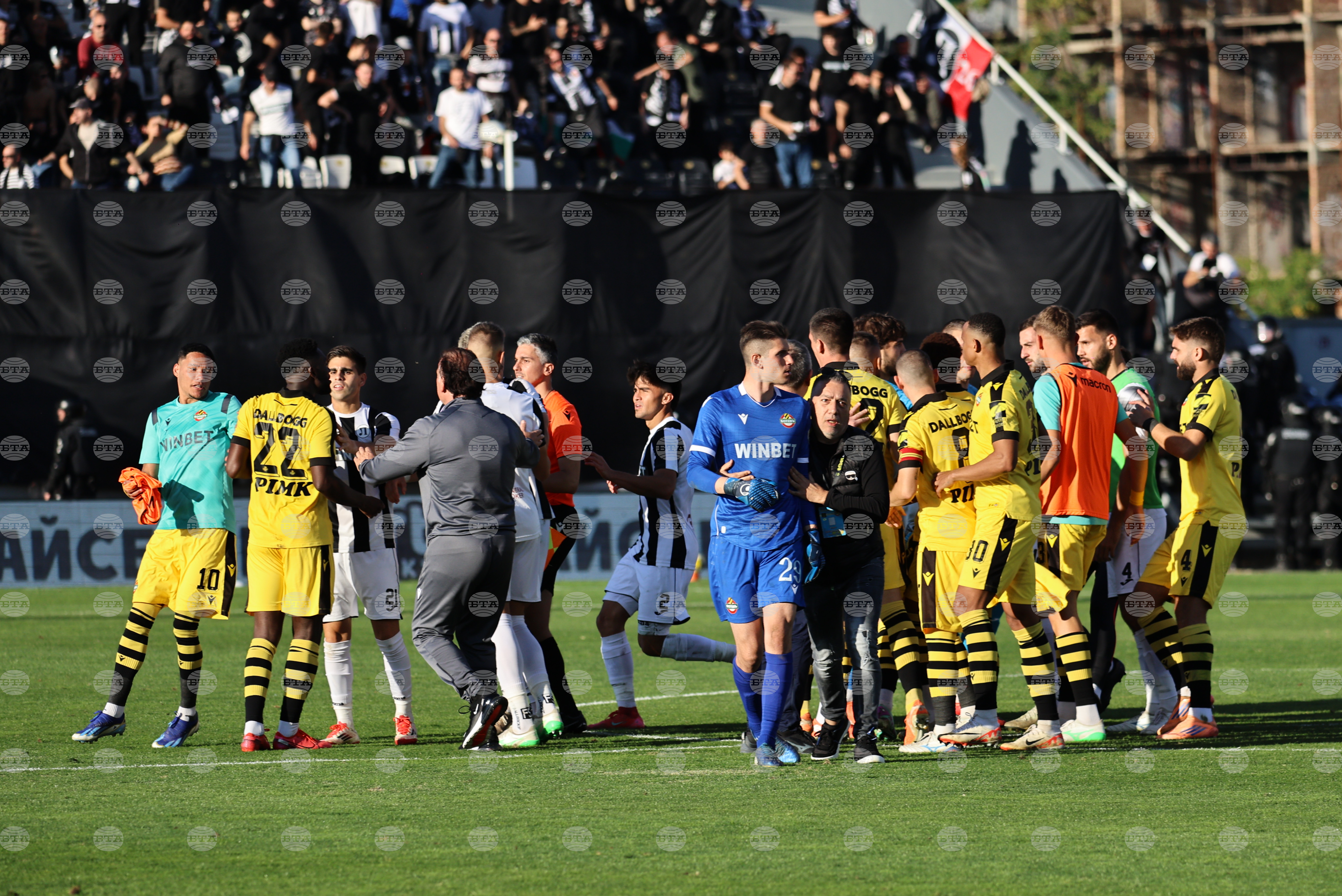 От Ботев (Пловдив): "Настояваме БФС да подходи безпристрастно и категорично да се разграничи от подобни действия на привържениците"