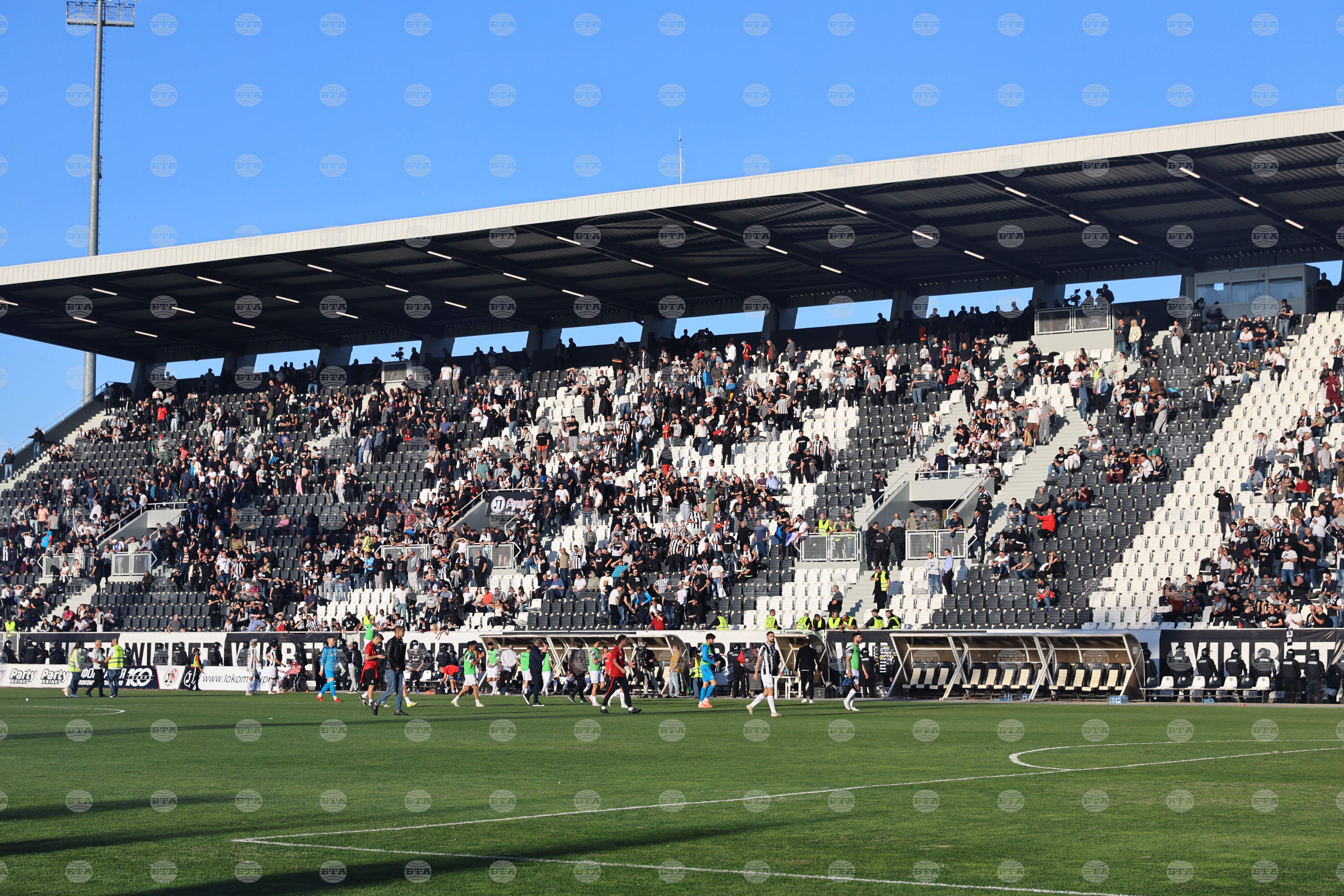 Локомотив (Пловдив) с официална позиция след прекратеното дерби с Ботев (Пловдив)