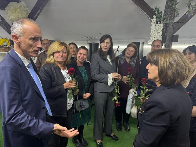 На 1 ноември министър Вълчев разговаря с учителите от Градец за мисията да просвещаваш на най-трудните места