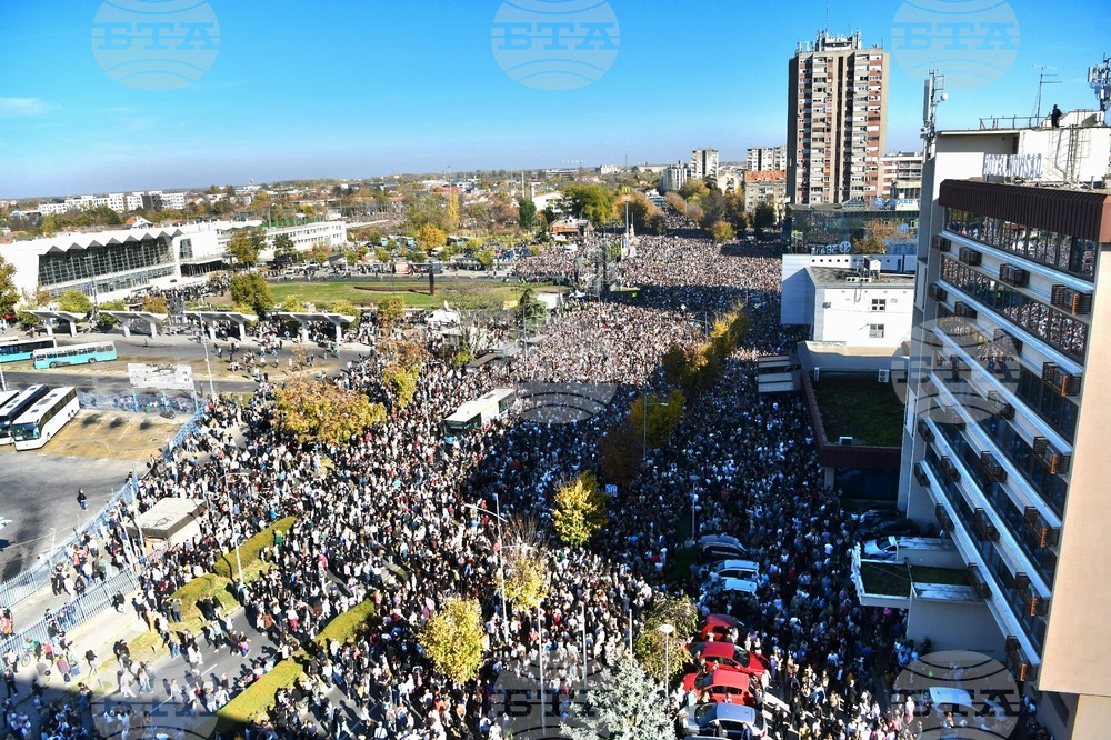 Сърбия - Нови Сад - шествие - тъжна годишнина