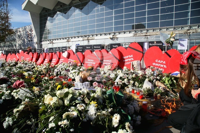 Прокуратурата в северния сръбски град Нови Сад поиска публичен процес за 16-те жертви при срутването на козирката на жп гарата 