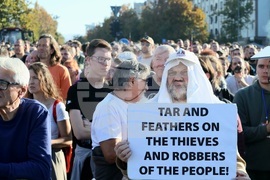 Сърбия - Нови Сад - шествие - тъжна годишнина