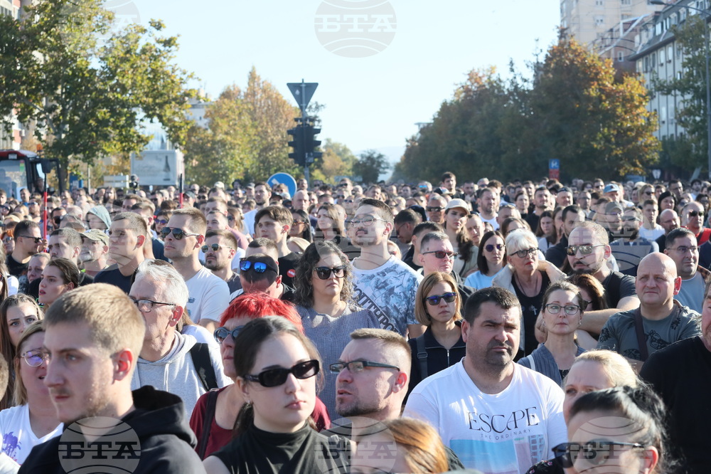 Сърбия - Нови Сад - шествие - тъжна годишнина