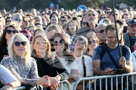 Сърбия - Нови Сад - шествие - тъжна годишнина