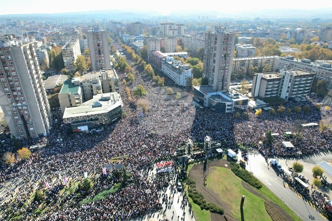 Сърбия - Нови Сад - шествие - тъжна годишнина