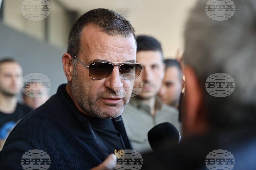 "Искахме този мач да се изиграе докрай, но когато ударят титулярния вратар - нормално е да се прекрати срещата", каза Илиян Филипов