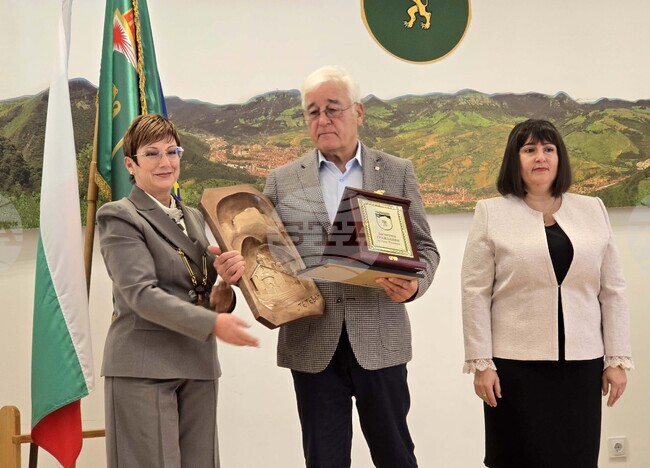 Тетевен - Общински съвет - тържествена сесия - почетен гражданин