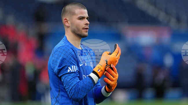 Вратарят на ПСЖ Люка Шевалие ще направи дебют за националния тим на Франция срещу Азербайджан