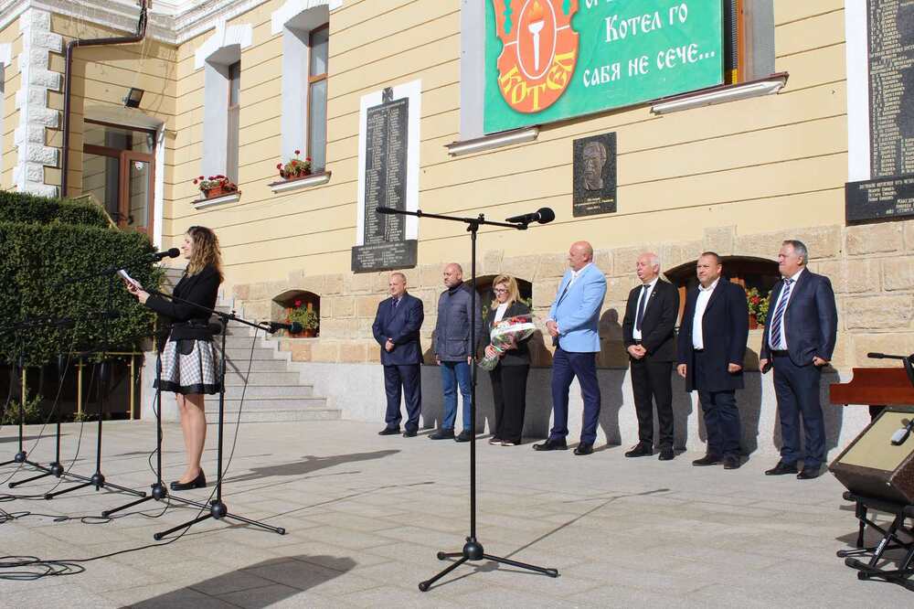 Котел почете будителите и празника на града с литургия и концерт