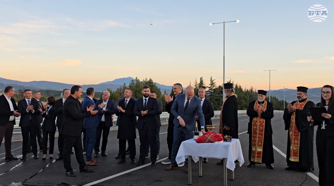 Премиерът Росен Желязков откри обновения участък от път Е-79 между Бело поле и Симитли