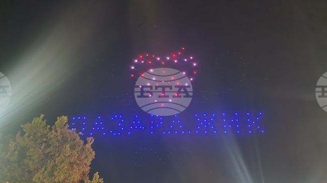 Денят на народните будители беше отбелязан с празнични шествия и концерти в страната