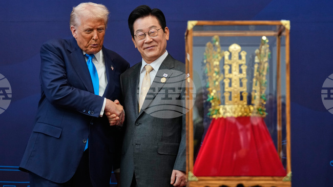 Тръмп обяви, че увеличава до 25 процента американските мита върху южнокорейски внос; управляващата в Южна Корея партия реагира с готовност да работи с опозицията