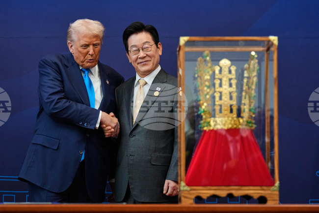 Тръмп обяви, че увеличава до 25 процента американските мита върху южнокорейски внос; управляващата в Южна Корея партия реагира с готовност да работи с опозицията