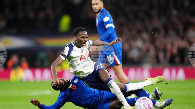 Челси се наложи над Тотнъм в лондонското дерби и се качи в Топ 4 на класирането