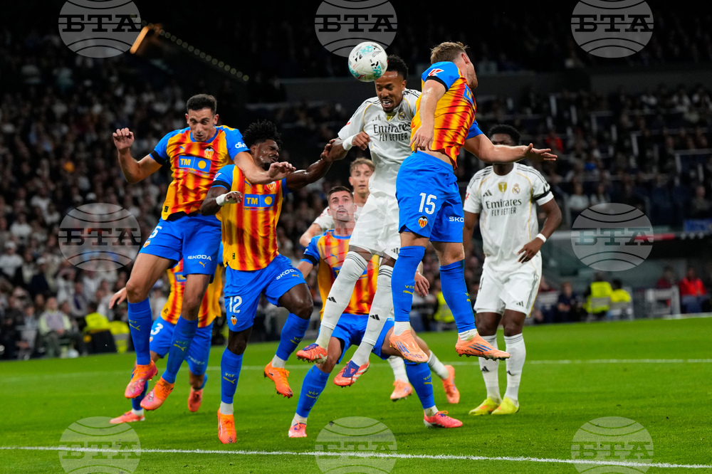 С гол от дузпа в добавеното време Валенсия спечели важна победа срещу Еспаньол в Ла Лига