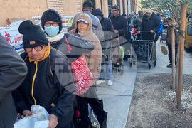 CORRECTION US-Government Shutdown-Food Lines