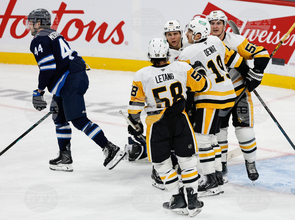 Penguins Jets Hockey