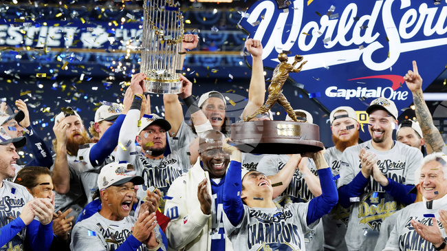 Лос Анджелис Доджърс защити титлата си в Мейджър лийг бейзбол след победа в седмия мач срещу Торонто Блу Джейс