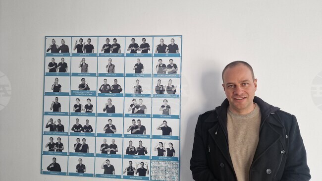 Мебелна фабрика "Колорадо" в Пазарджик подсигурява работни места на хора от уязвимите групи, в момента търси оператори на машини