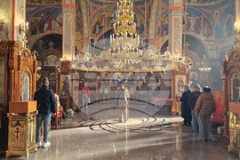 Шумен - храм „Свети Три Светители“ - неделна служба